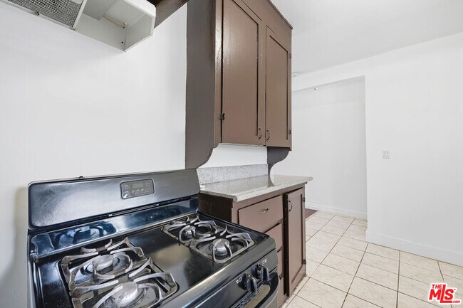 Building Photo - 522 W Vernon Ave