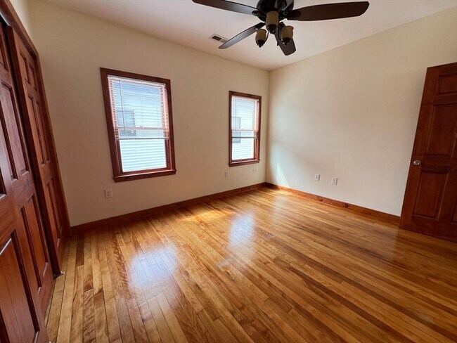 Building Photo - 42 Pinkham Rd