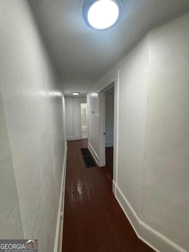 Building Photo - 415 Hopkins St SW