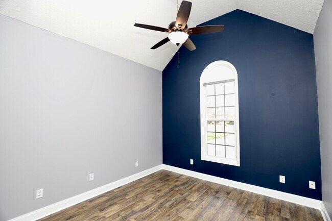 Building Photo - 1855 Beachforest Way