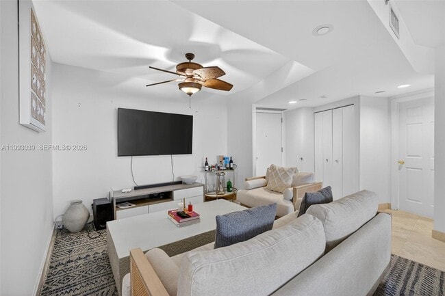 Building Photo - 1000 W Island Blvd