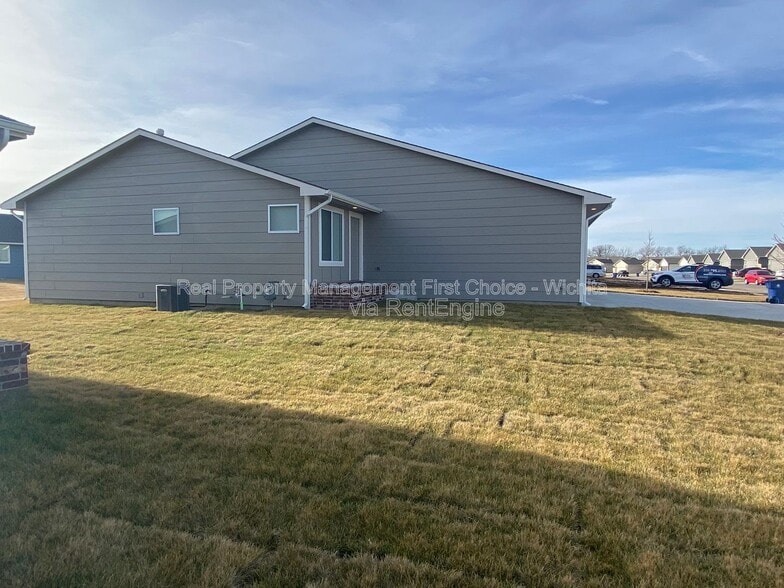 Building Photo - 10607 E Kinkaid Cir