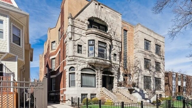 Primary Photo - 5136 S Blackstone Ave