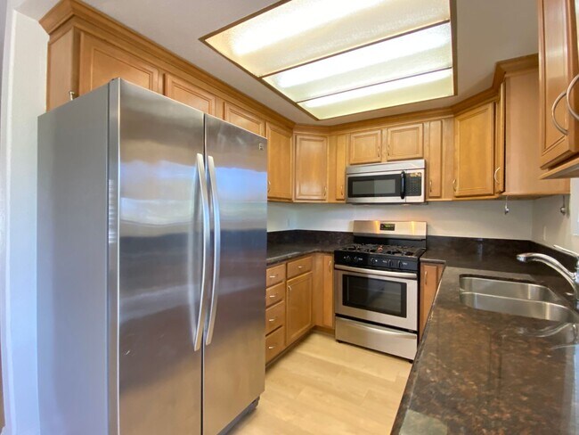 Building Photo - 2 Bedroom, 2 Bath, Downstairs Condo!