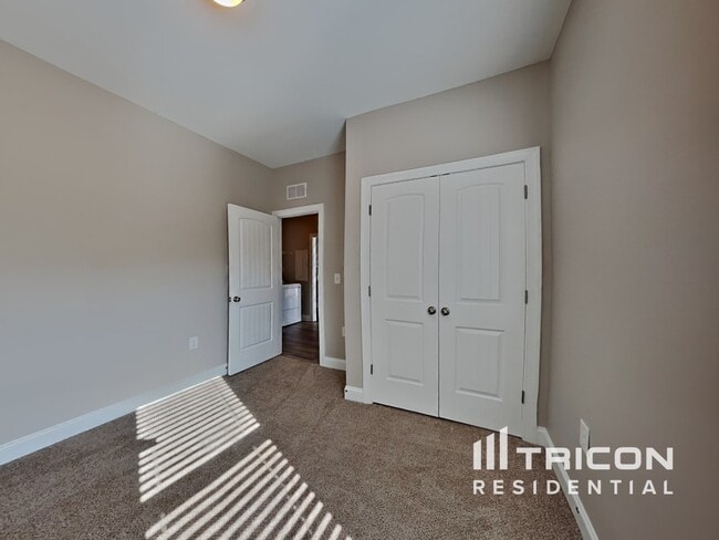 Building Photo - 508 Lakemont Dr