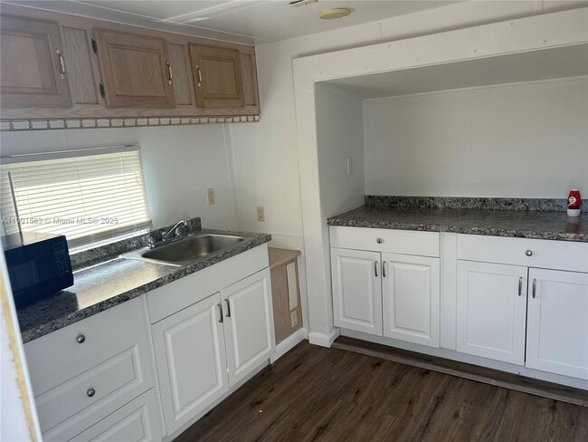 Building Photo - 1600 NW 42nd St