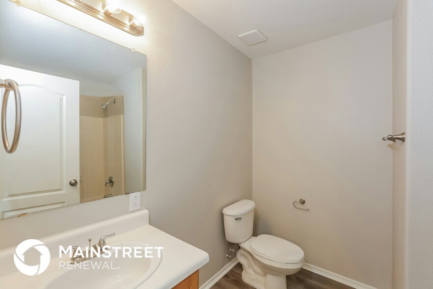 Building Photo - 2440 S 71st Ln