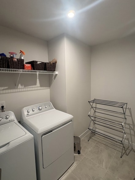 Building Photo - 733 Lipizanner Ln