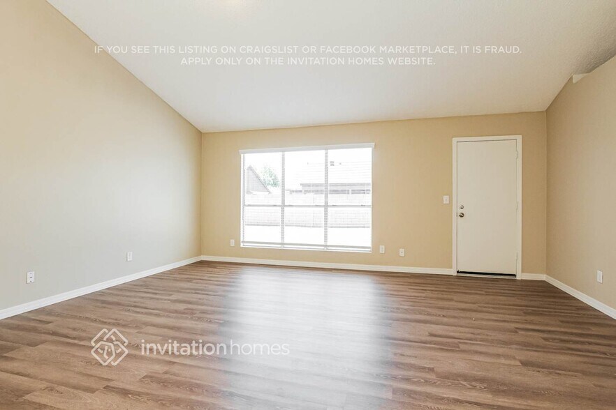 Building Photo - 8939 W Vogel Ave