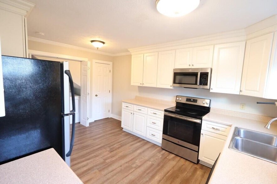 Building Photo - 1985 Briarcliff Rd