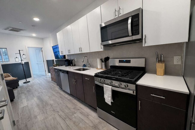 Building Photo - 1214 N American St