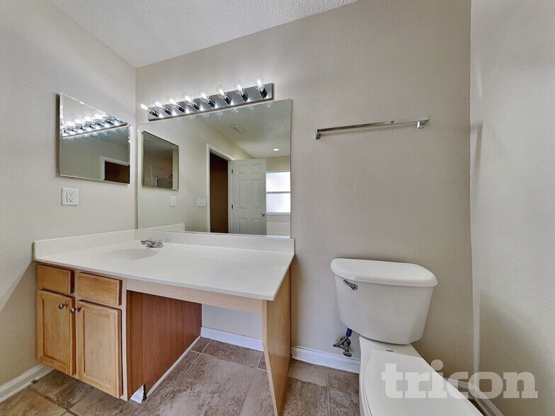 Building Photo - 7134 Beekman Lake Dr