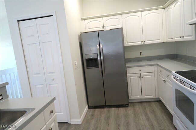 Building Photo - 2309 SE 5th Pl