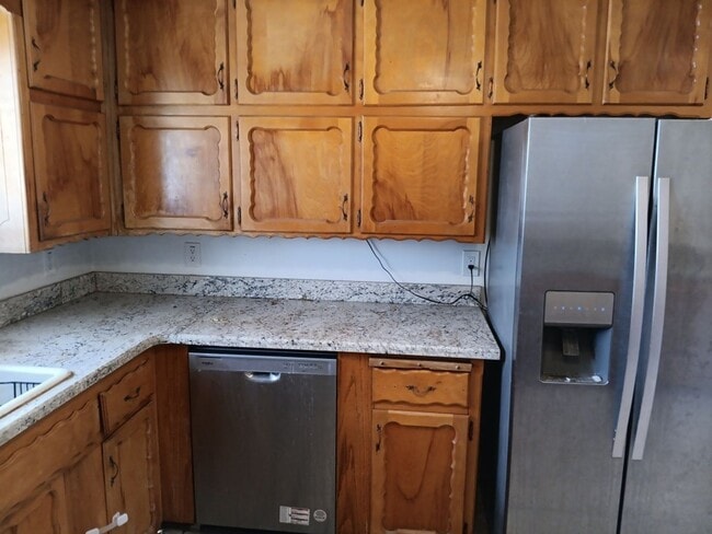 Building Photo - 3 Bedroom, 2 Bathroom Home! Schedule a Showing!