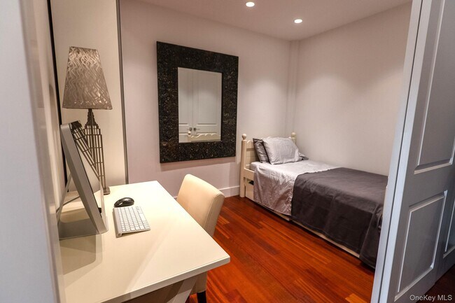 Building Photo - 1 Landmark Sq