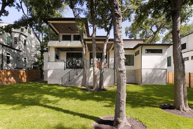 Building Photo - 3204 Westhill Dr