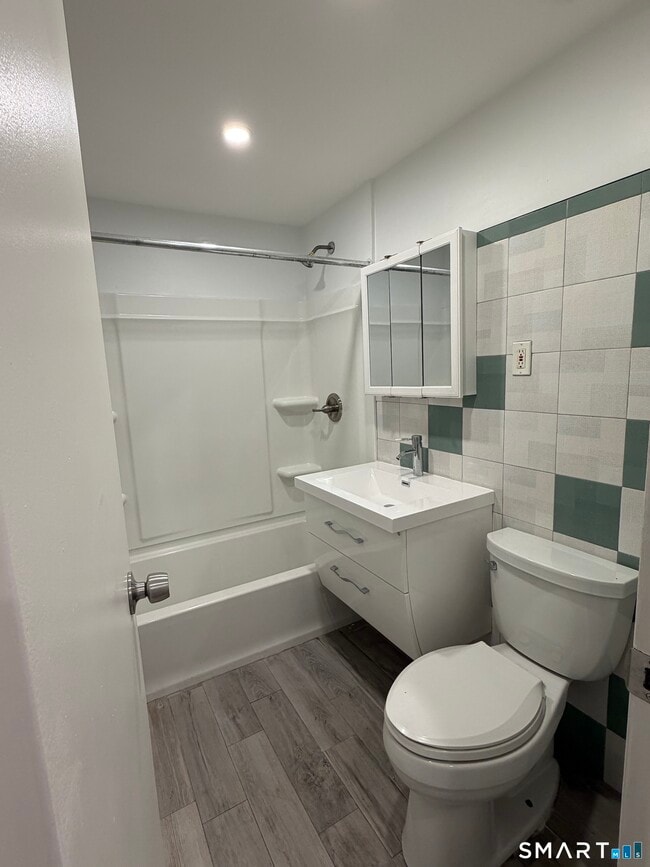 Building Photo - 70 Farmington Ave