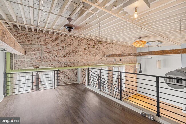 Building Photo - 428 N 13th St