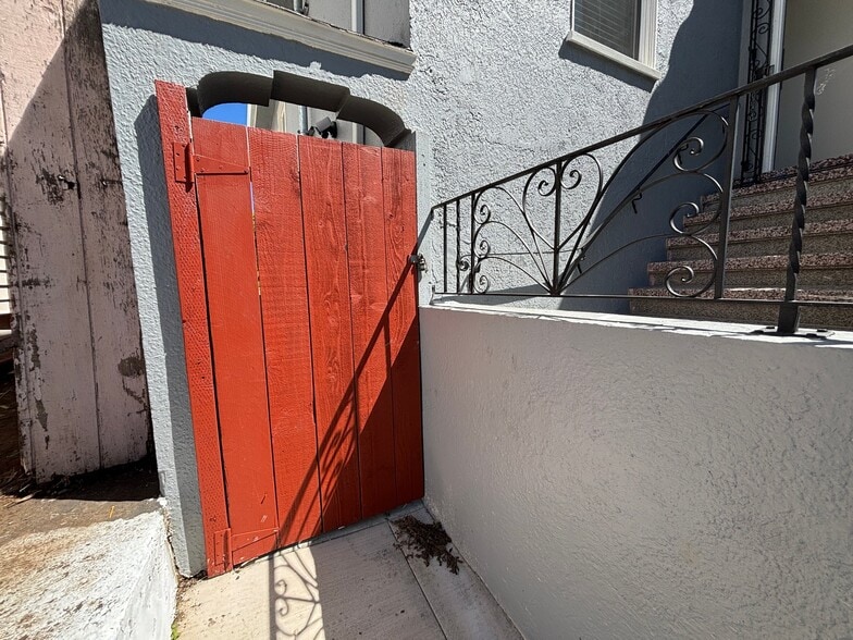 Building Photo - 1408 Shafter Ave