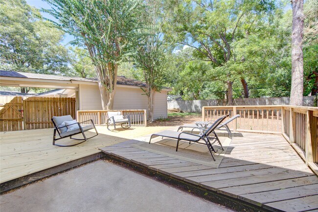Building Photo - 17206 Seven Pines Dr