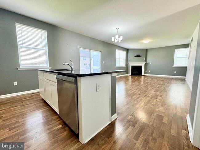 Building Photo - 122 S Marshview Terrace