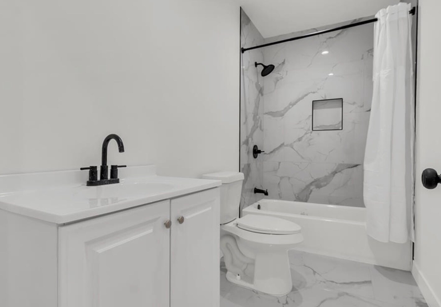 Building Photo - 3918 W 28th St