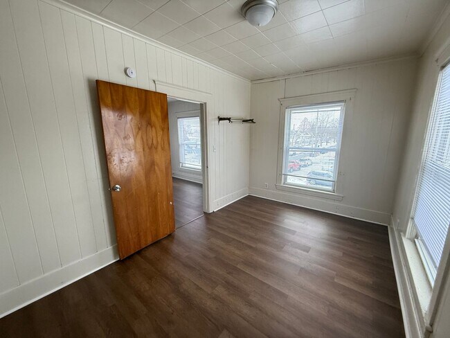 Building Photo - Ganson St 1101-1105 E w/East Ave 525 &amp; 527 N