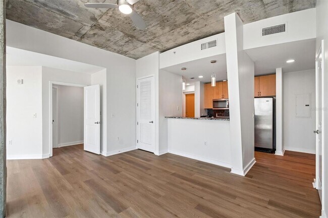 Building Photo - 777 N Ashley Dr