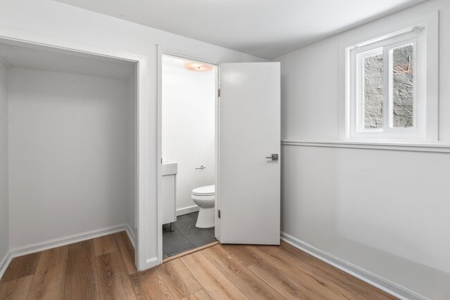 Building Photo - Remodeled 4Bd/2.5Ba Single-Family Home in ...