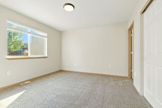 Building Photo - Charming 3 Bedroom Spokane Valley Home – Available Now!
