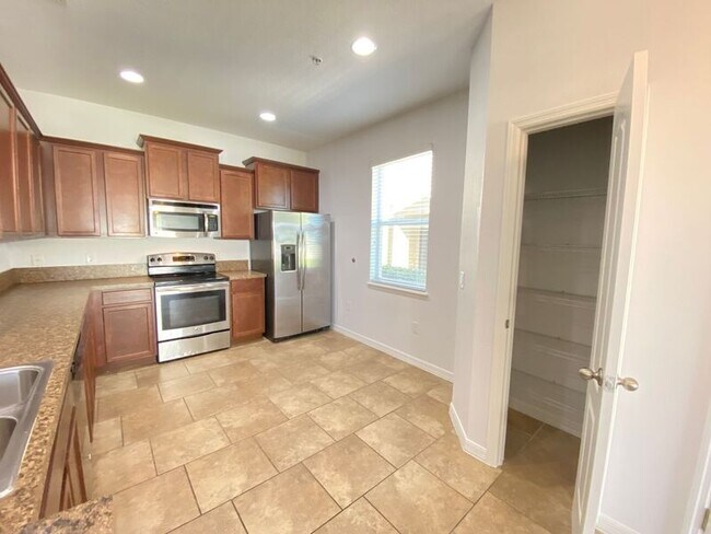 Building Photo - 6558 S Goldenrod Rd