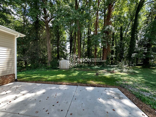 Building Photo - Newly Remodeled 5 Bed 2.5 Bath