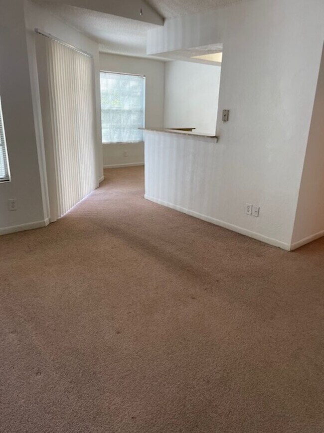 Building Photo - Lexington Place - 1134