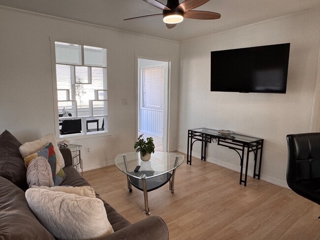 Building Photo - 2512 W Rio Vista Ave