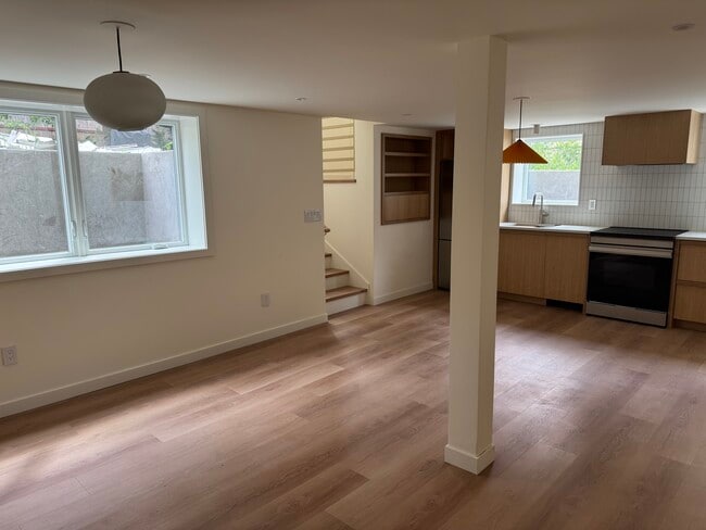 Building Photo - 2034 SE 28th Pl