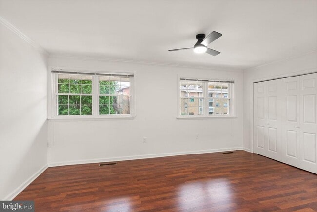 Building Photo - 1949 Kennedy Dr