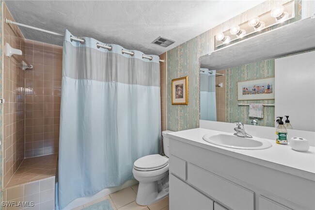 Building Photo - 980 Palm View Dr