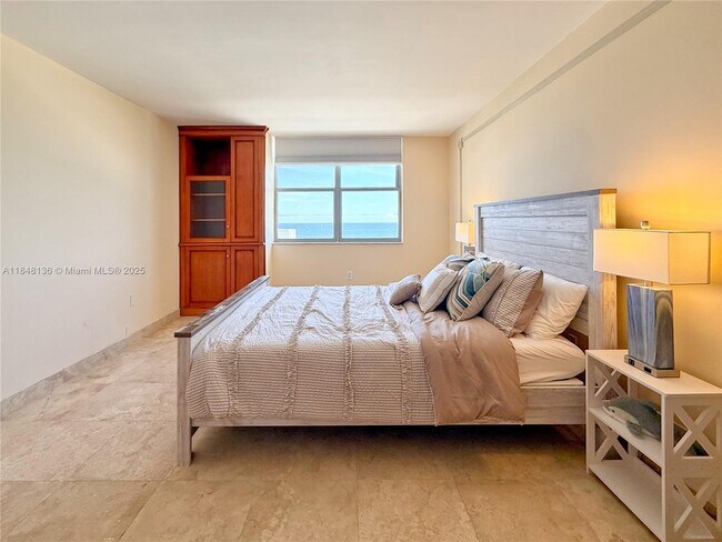 Building Photo - 5701 Collins Ave