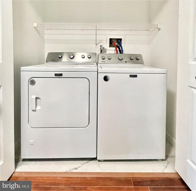 Building Photo - 16 Dorset Ct