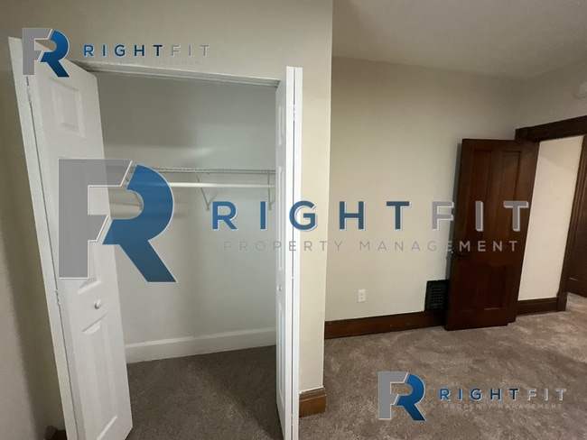 Building Photo - Freshly Renovated Home in Miamisburg