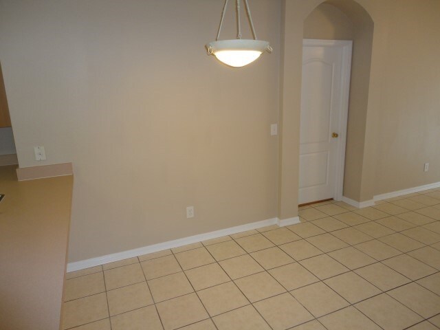 Building Photo - 10527 Beneva Dr