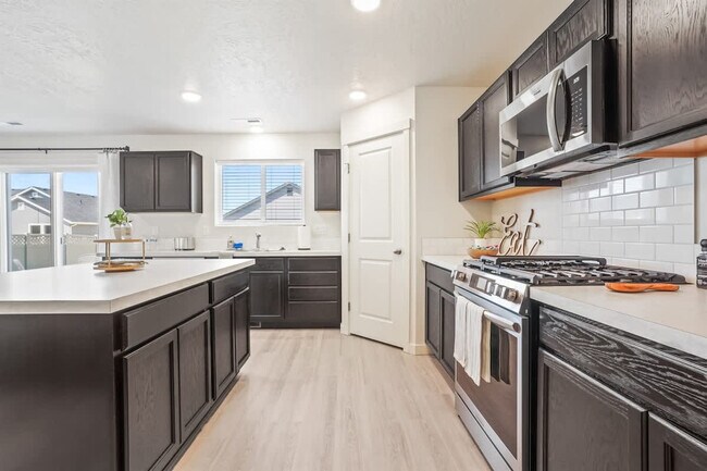 Building Photo - 10390 Crystal Ridge Dr