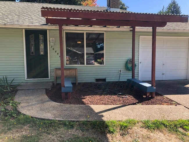 Building Photo - 3 bedroom 1 bath house in Eugene! MOVE IN ...