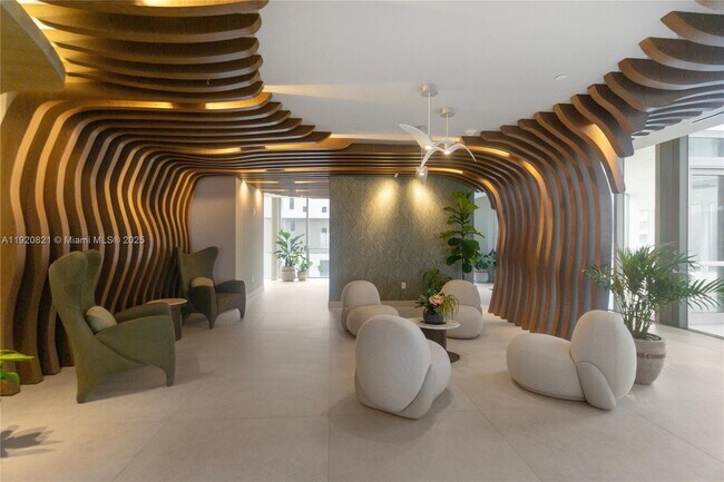 Building Photo - 700 NE 24th St