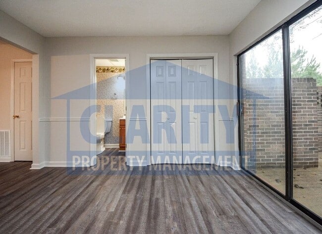 Building Photo - Excellent CLEVELAND NW location!
