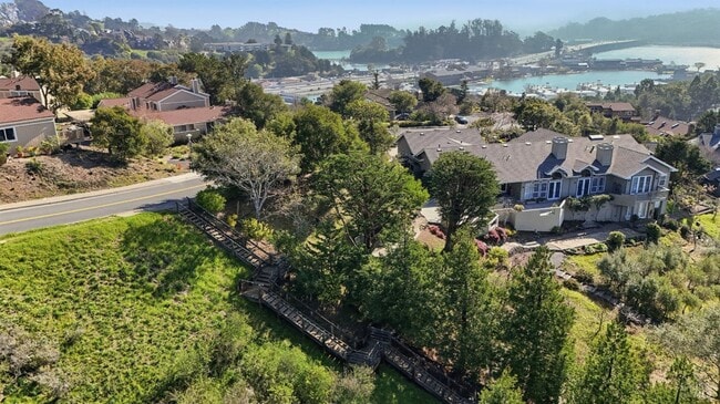 Building Photo - 12 Byron Cir