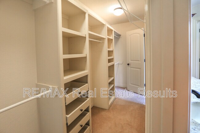 Building Photo - 3505 SW Cranbrook Ave