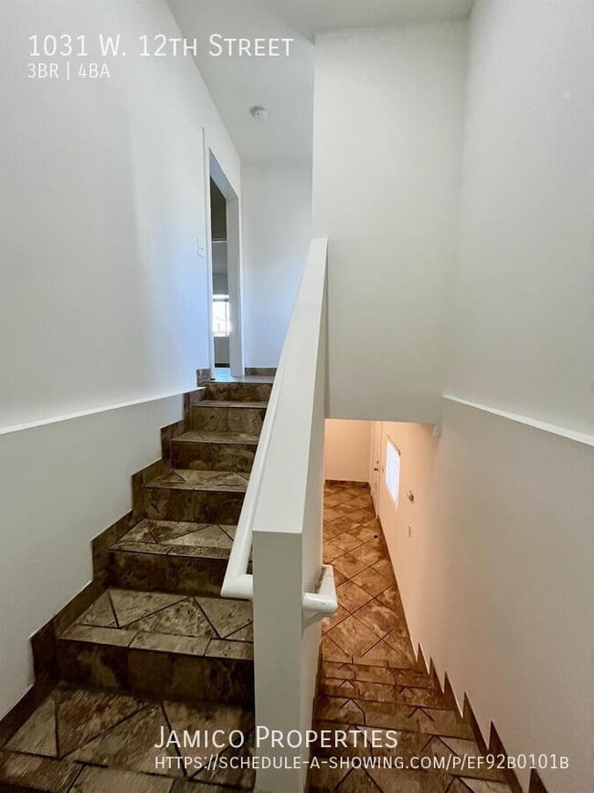 Building Photo - 1031 W 12th St