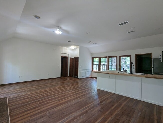 Building Photo - 3/2 : Nestled in the highly desirable Haile Plantation community