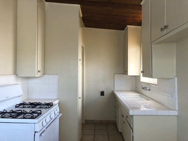 Building Photo - 6727 Pickering Ave